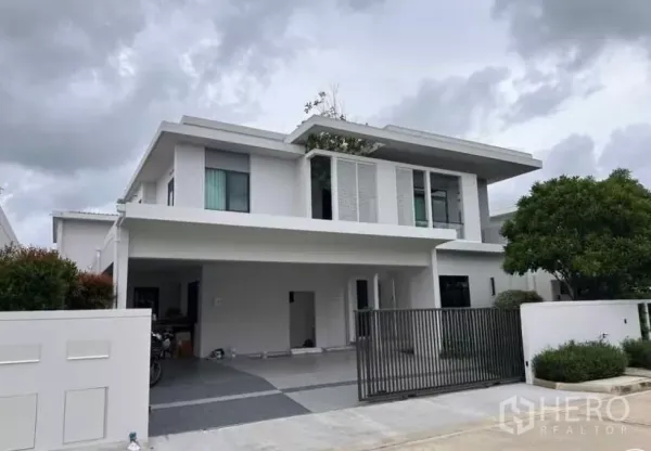 บ้าน ให้เช่าในSamut Prakan - บ้านเดี่ยวสองชั้นสไตล์โมเดิร์น พร้อมโรงจอดรถและรั้วหน้าบ้านในบางพลี สมุทรปราการ