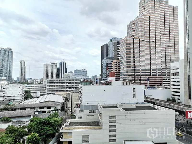 Condominium for rent or sale in Phaya Thai, Bangkok - City skyline view over Phaya Thai from a high-floor Noble Reform condo.