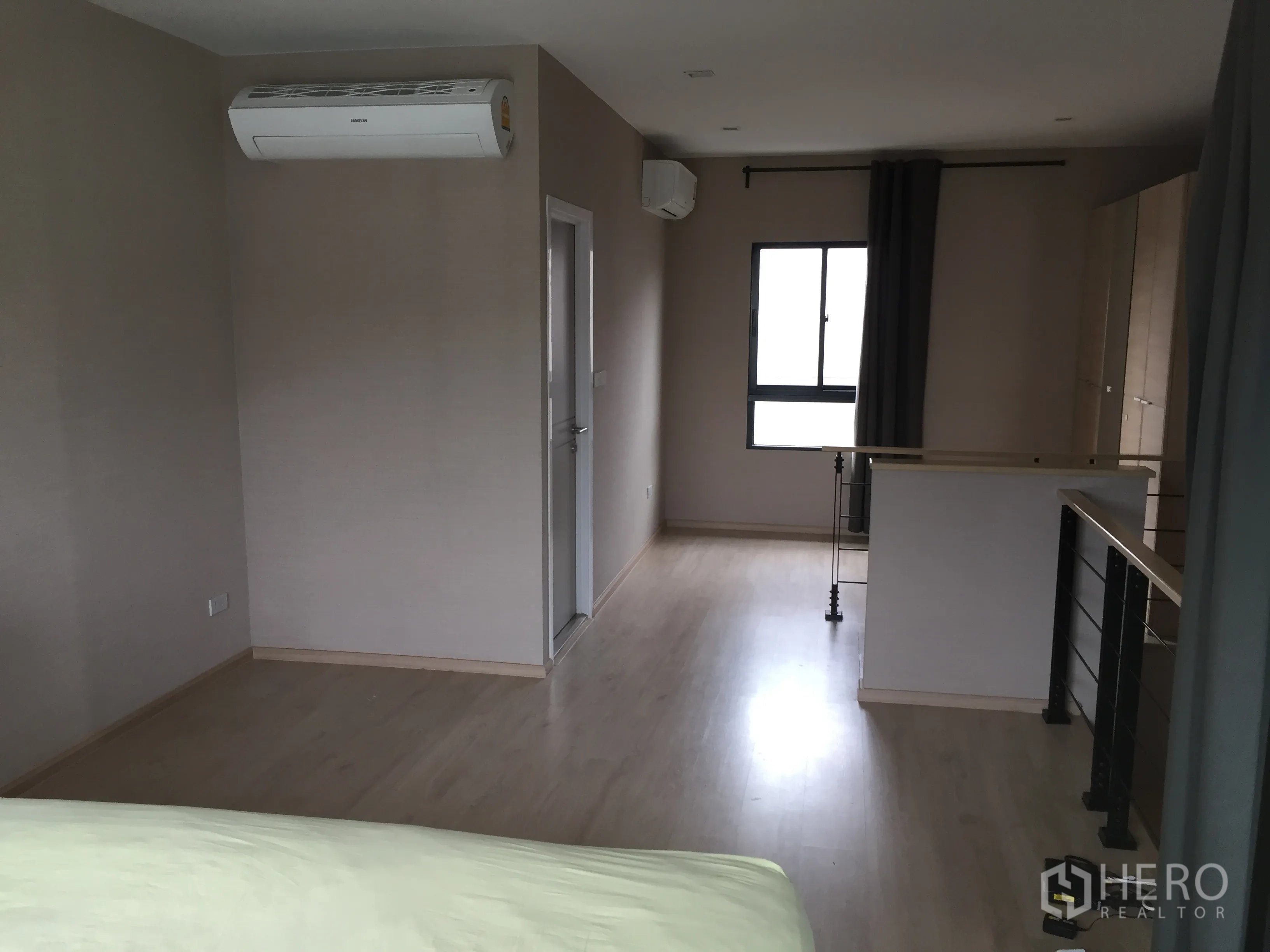 Townhouse for rent in Suan Luang, Bangkok - Upper floor bedroom level with light wood floors, air-conditioning, windows and en-suite access.