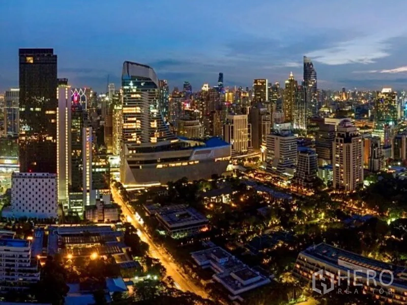 คอนโด ให้เช่าหรือขายในPathum Wan, Bangkok - วิวสกายไลน์ใจกลางกรุงเทพฯ ยามค่ำ แสงไฟตึกสูงสวยงาม