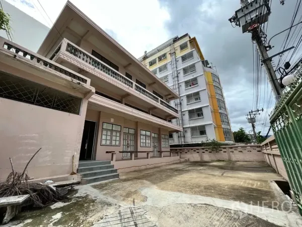 Detached House for rent in Suan Luang, Bangkok - Angled view of the house facade and wide driveway with gated entrance.