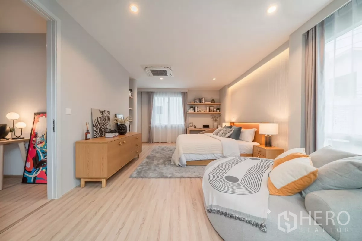 Detached House for rent in Saphan Sung, Bangkok - Spacious master bedroom with king bed, seating area, built‑ins and large windows.