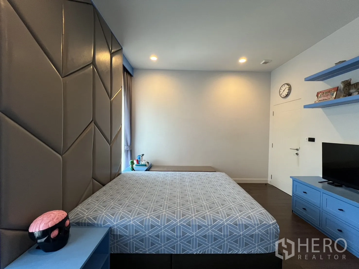 บ้าน ให้เช่าหรือขายในBang Kapi, Bangkok - ห้องนอนที่สาม มุมไปทางห้องแต่งตัว