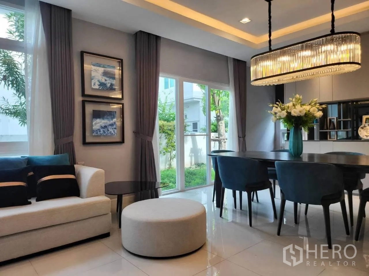 Detached House for rent in Bang Phli, Samut Prakan - Living area with sliding glass door to the garden beside the dining table.