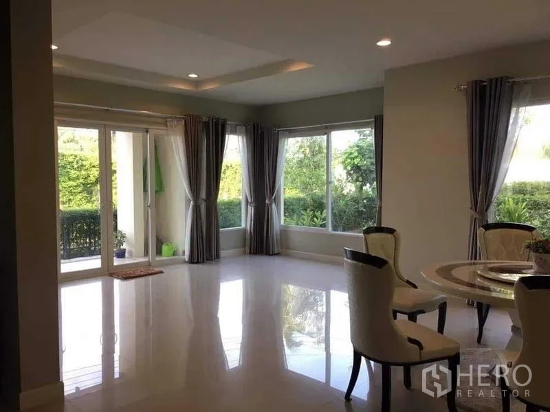 Detached House for sale in Bang Kruai, Nonthaburi - Open-plan living space with glossy floors, large sliding doors and garden views.