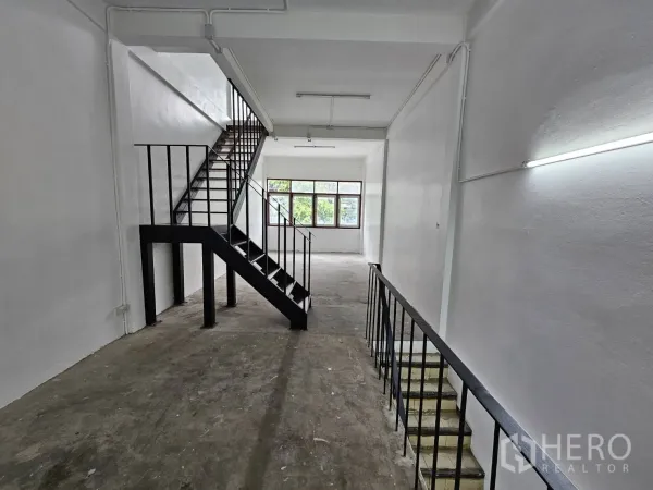 Home Office for rent in Khlong Toei, Bangkok - Spacious upper floor with steel staircase and large rear windows.