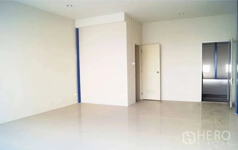 Warehouse for rent in Krathum Baen, Samut Sakhon - Office area with internal door and window to the warehouse floor for easy supervision.
