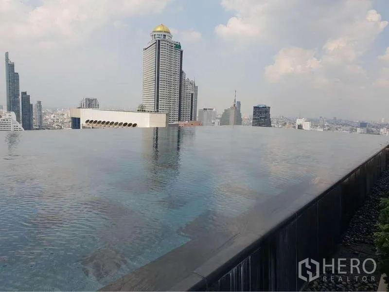 คอนโด ให้เช่าในSathon, Bangkok - สระว่ายน้ำอินฟินิตี้บนดาดฟ้า มองเห็นวิวเมืองและตึกระฟ้า