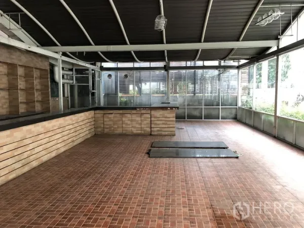 Retail Space for rent in Khlong Toei, Bangkok - Covered terrace retail area with brick tile floor, long service counters and glass walls filled with natural light.