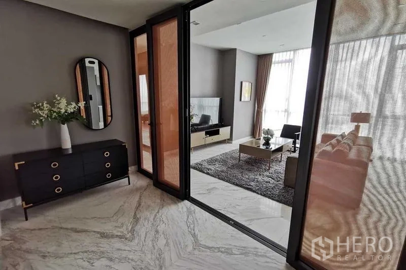 Condominium for rent or sale in Watthana, Bangkok - Entry hall with sliding glass doors leading to the living room.
