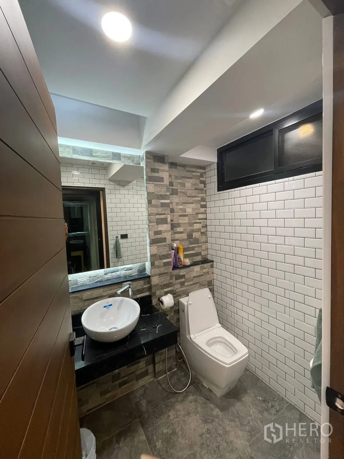 Property Image #17 for property HRE00373