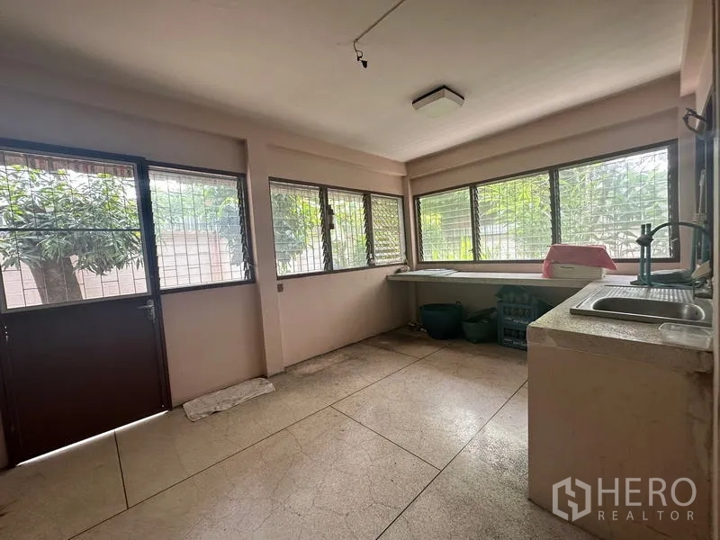 Detached House for sale in Phra Khanong, Bangkok - Bright enclosed kitchen with long windows, sink and ample counter space.