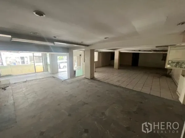 Retail Space for rent in Watthana, Bangkok - Spacious open-plan shop interior with columns, mixed tile floors and large windows.