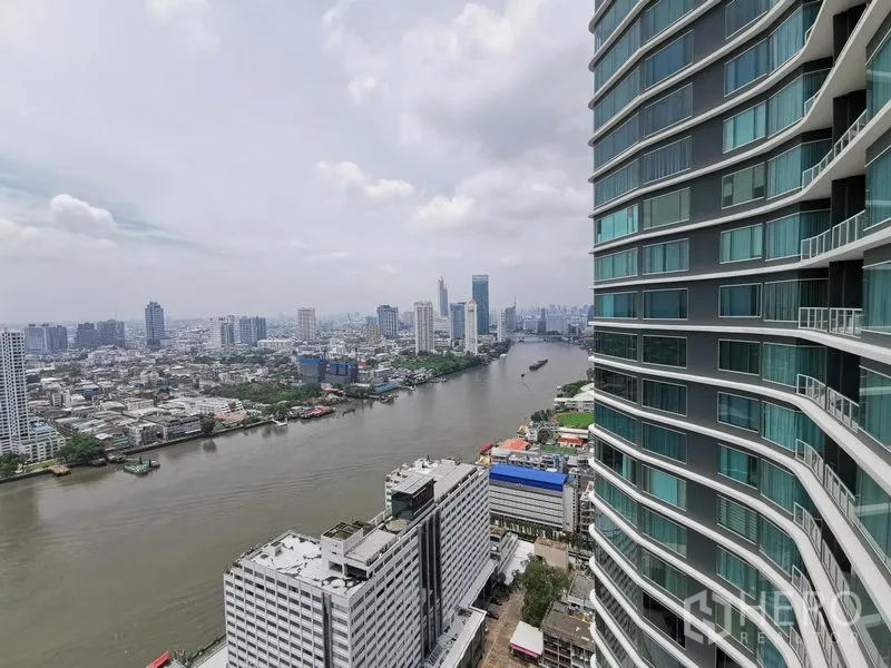 คอนโด ให้เช่าในBang Kho Laem, Bangkok - วิวชั้นสูงของแม่น้ำเจ้าพระยาและอาคารคอนโดทันสมัยข้างเคียง