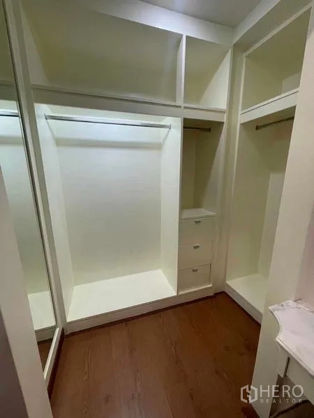 Condominium for rent - Spacious built-in wardrobe with hanging space and drawers.