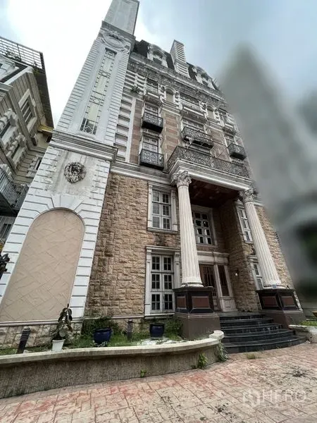 Home Office for rent in Huai Khwang, Bangkok - Multi-storey classical facade with stone cladding and prominent front columns.