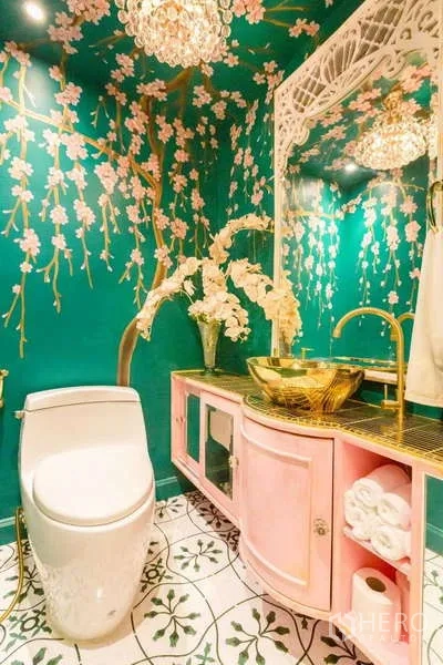Townhouse for rent in Lat Phrao, Bangkok - Colorful powder room with teal floral mural, pink vanity and gold vessel sink.