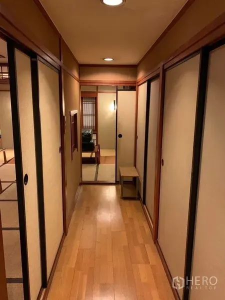 Retail Space for rent in Bang Rak, Bangkok - Hallway with mirror, sliding doors and a small bench in warm wood tones.