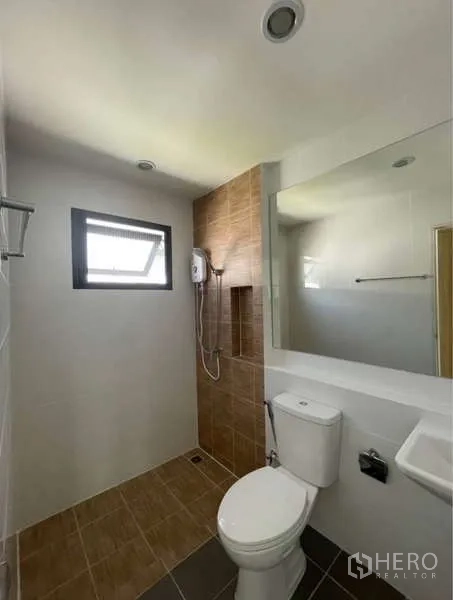 Detached House for rent in Bang Phli, Samut Prakan - Modern bathroom with shower area, water heater, large mirror and toilet.