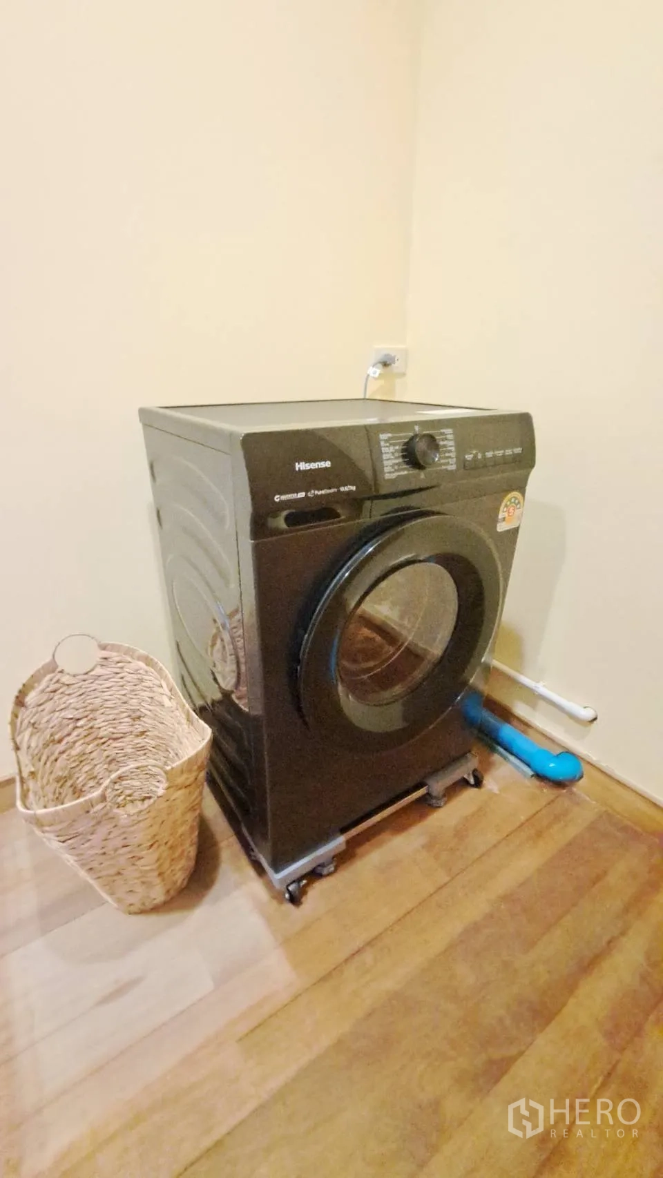Condominium for rent in Khlong Toei, Bangkok - In-unit front-load washing machine with wicker laundry basket.