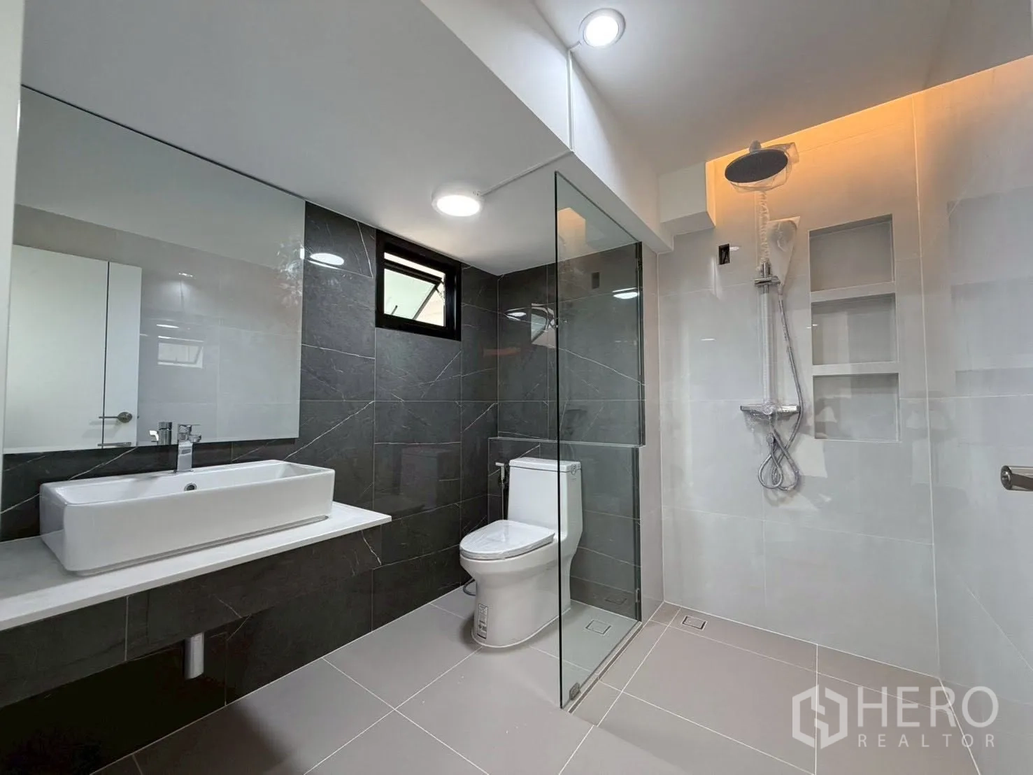 Property Image #20 for property HRE00923