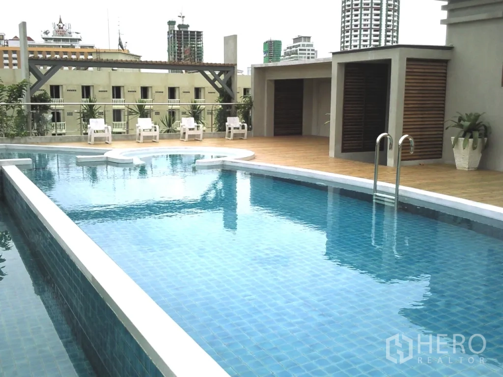 Condominium for rent in Khlong Toei, Bangkok - Rooftop swimming pool with sun deck, cabanas and city skyline views.