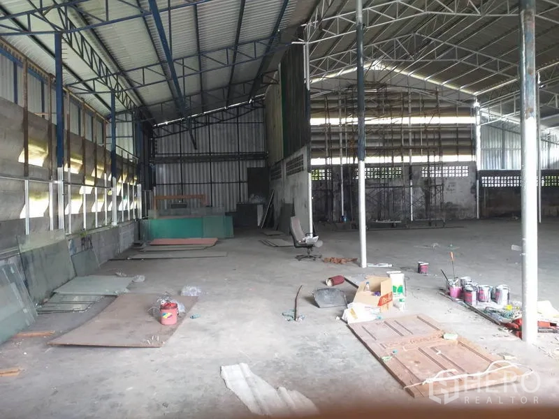 คลังสินค้า ให้เช่าในPak Kret, Nonthaburi - อาคารคลังสินค้าแผ่นเมทัลชีท ช่องลมระบายอากาศ พร้อมพื้นที่จัดเก็บหรือผลิต