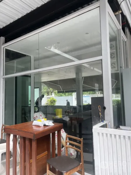 Retail Space for rent in Khlong Toei, Bangkok - Glass-fronted shop entrance with covered forecourt and seating.