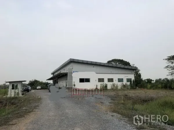 工厂 出租或出售在Wang Noi, Phra Nakhon Si Ayutthaya - 王诺伊区单层工厂，碎石车道、门岗与开阔绿地景观。