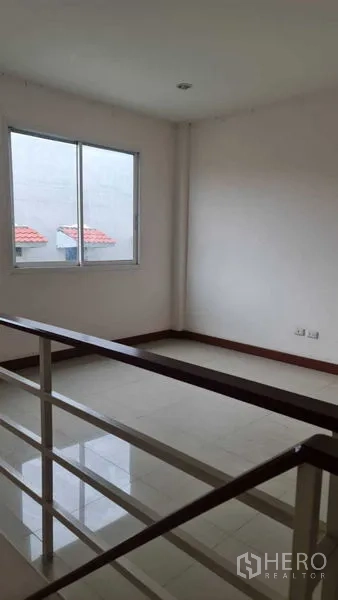 Townhouse for  in Lam Luk Ka, Pathum Thani - Upper landing area with window and tiled floor.