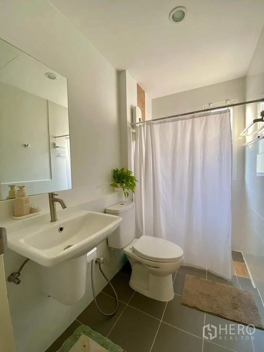 Property Image #17 for property HRE00208