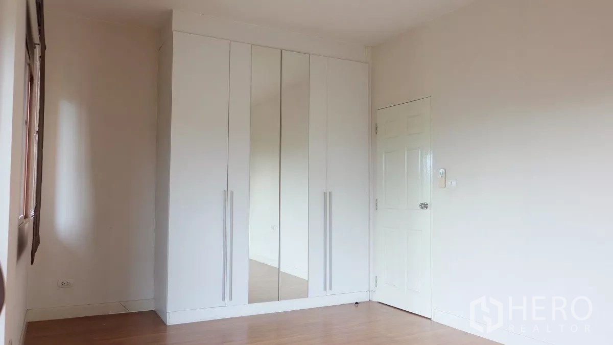 Detached House for sale in Bang Phli, Samut Prakan - Bedroom with white built-in wardrobe featuring mirrored doors.