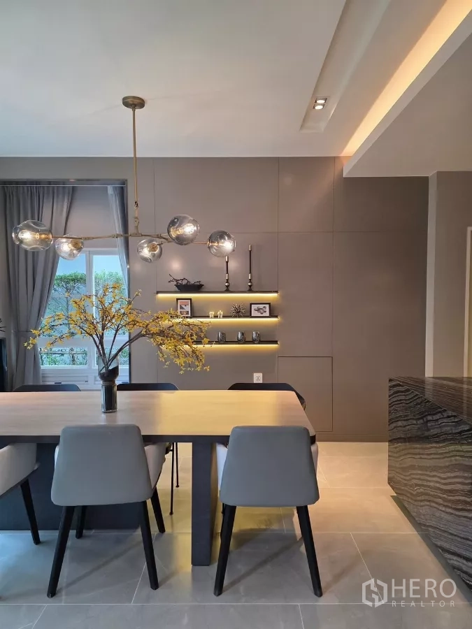 Detached House for rent in Prawet, Bangkok - Elegant dining room with six-seat table, pendant globe lights and wall shelves.