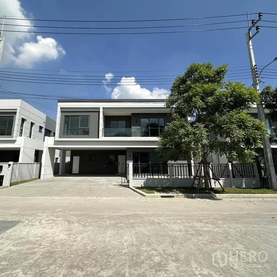 Detached House for rent or sale in Bang Phli, Samut Prakan - Contemporary two-storey house exterior with balcony and carport.