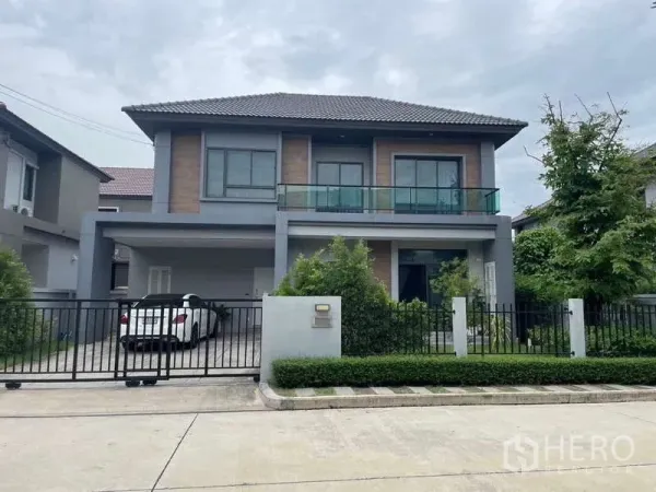 บ้าน ให้เช่า - บ้านเดี่ยวสองชั้นสไตล์โมเดิร์นในโครงการ VENUE พระราม 9 หน้าบ้านรั้วพร้อมที่จอดรถในร่ม