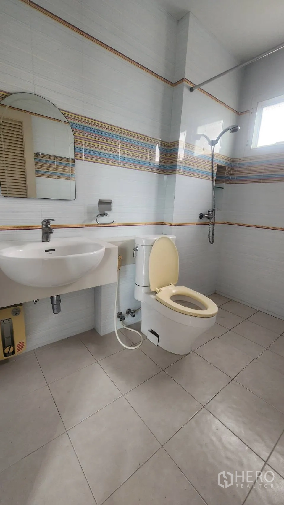 Detached House for rent in Watthana, Bangkok - Bathroom with shower, toilet, and wall-mounted sink.