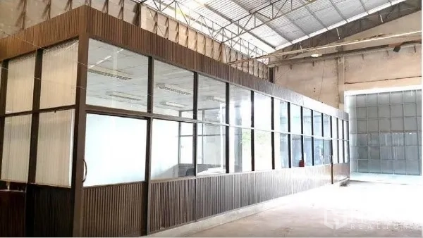 โรงงาน ให้เช่า - ออฟฟิศกระจกกั้นภายในตัวโกดัง