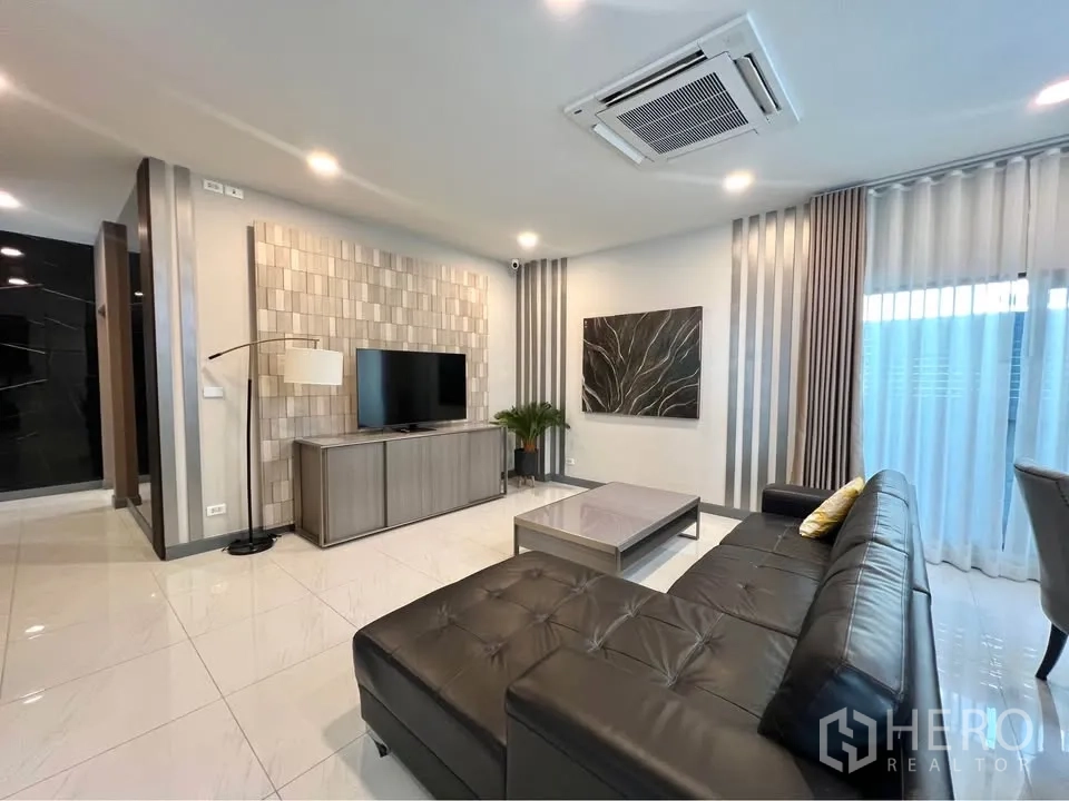 Property Image #30 for property HRE00578