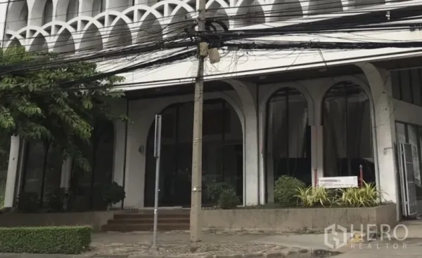 Retail Space for rent in Watthana, Bangkok - Streetfront retail building with arched facade and floor-to-ceiling glass.