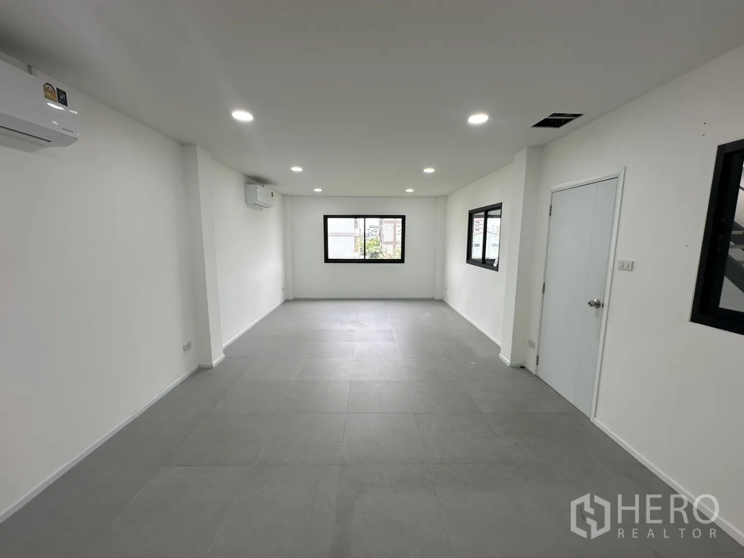 Home Office for rent or sale in Bang Na, Bangkok - Large rectangular office room with windows and split-type air conditioners.