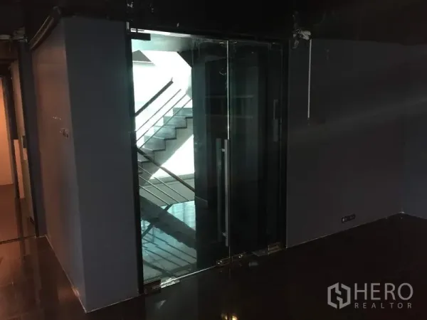 Retail Space for rent in Khlong Toei, Bangkok - Entrance area with clear glass double doors revealing a staircase beyond.