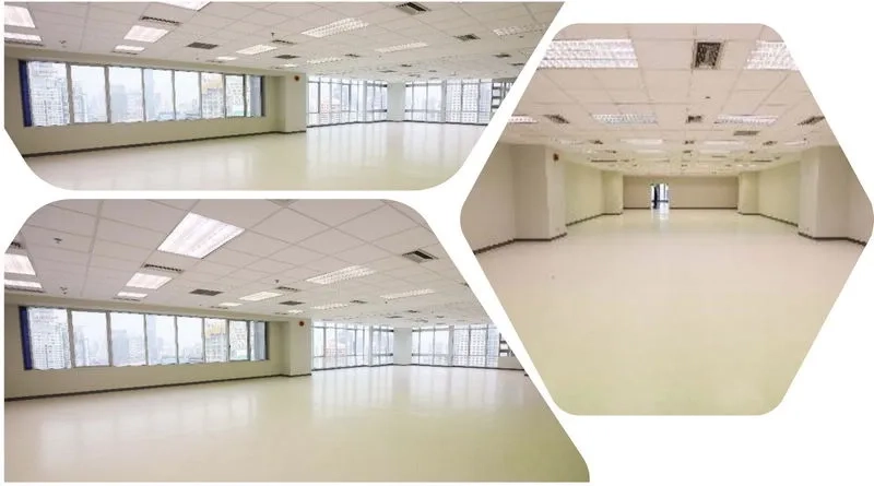 办公空间 出租在Bang Rak, Bangkok - 采光充足的开放式办公室，落地窗城市景观与网格吊顶照明。