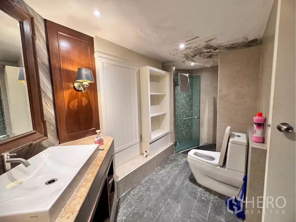 Retail Space for rent in Watthana, Bangkok - Main bathroom with vanity, shelving and glass shower enclosure.