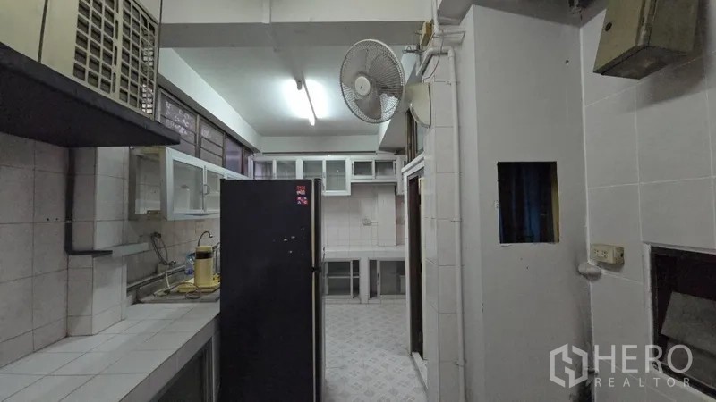 Home Office for rent in Sathon, Bangkok - Long galley preparation area with sink, refrigerator and ventilation fan.