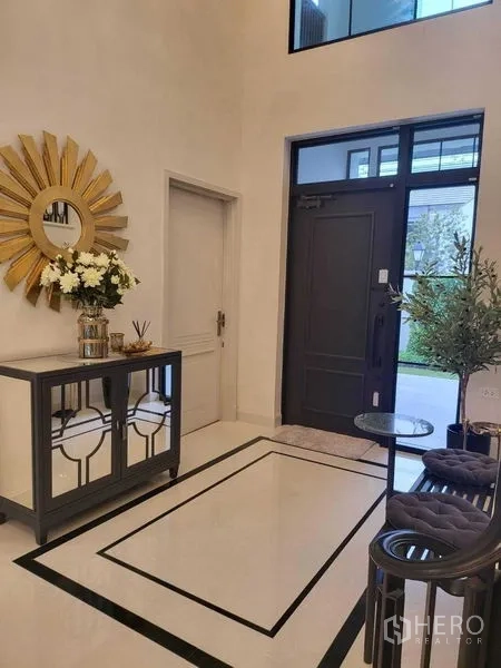 Detached House for rent in Saphan Sung, Bangkok - Elegant foyer with high ceiling, console table and decorative mirror.