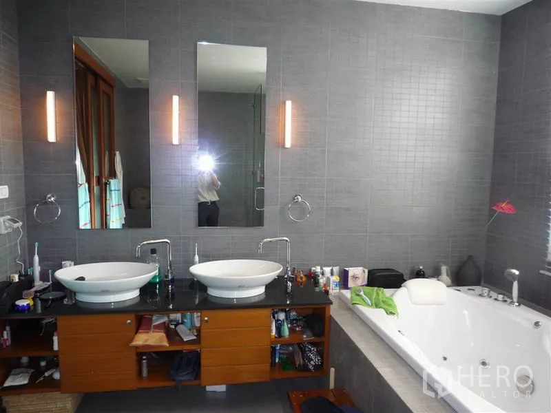 Detached House for rent in Khan Na Yao, Bangkok - Contemporary bathroom with double vanity, tall mirrors and a large soaking tub
