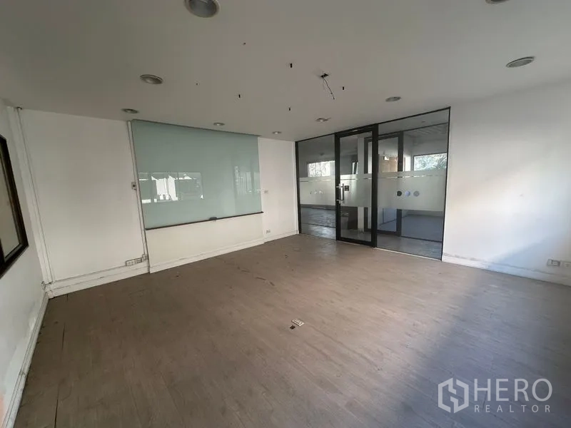 Warehouse for rent in Saphan Sung, Bangkok - Meeting room with glass door and large writable board.
