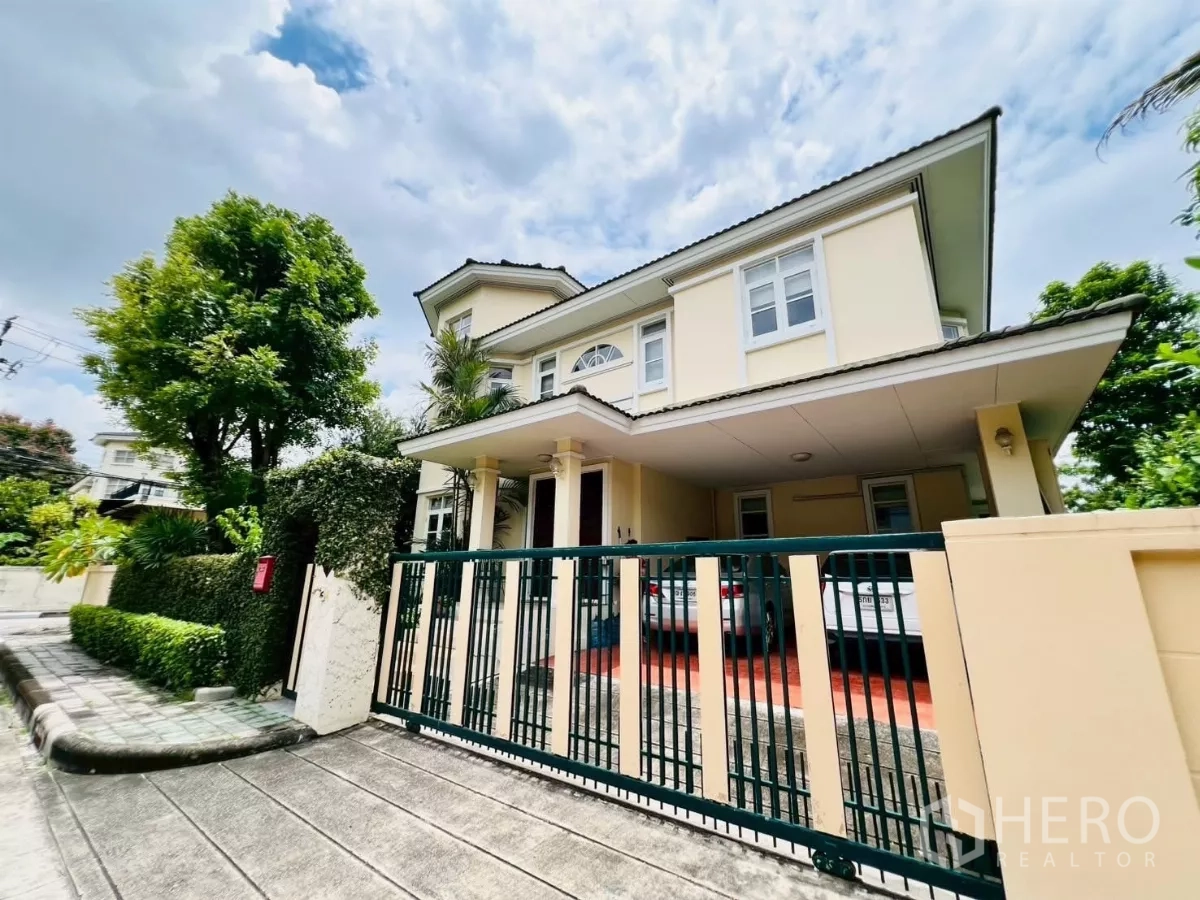 独立式住宅 出租在Prawet, Bangkok - Golden Nakara社区内的两层独栋住宅，带大门与有顶车位。