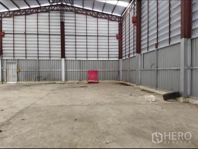 Warehouse for rent in Lat Krabang, Bangkok - High-ceiling warehouse interior with steel trusses and concrete floor.