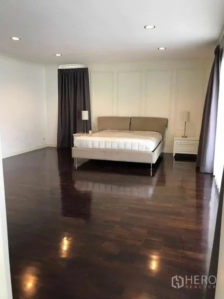 Detached House for sale in Wang Thonglang, Bangkok - Oversized bedroom with dark timber floors, king bed and recessed lighting